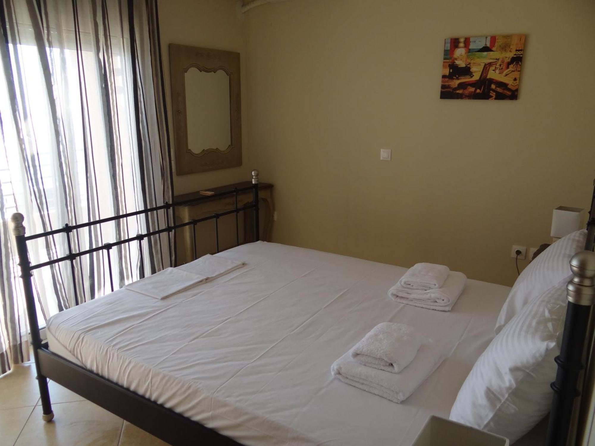 Aperanto House Paralia Loutsas Rum bild