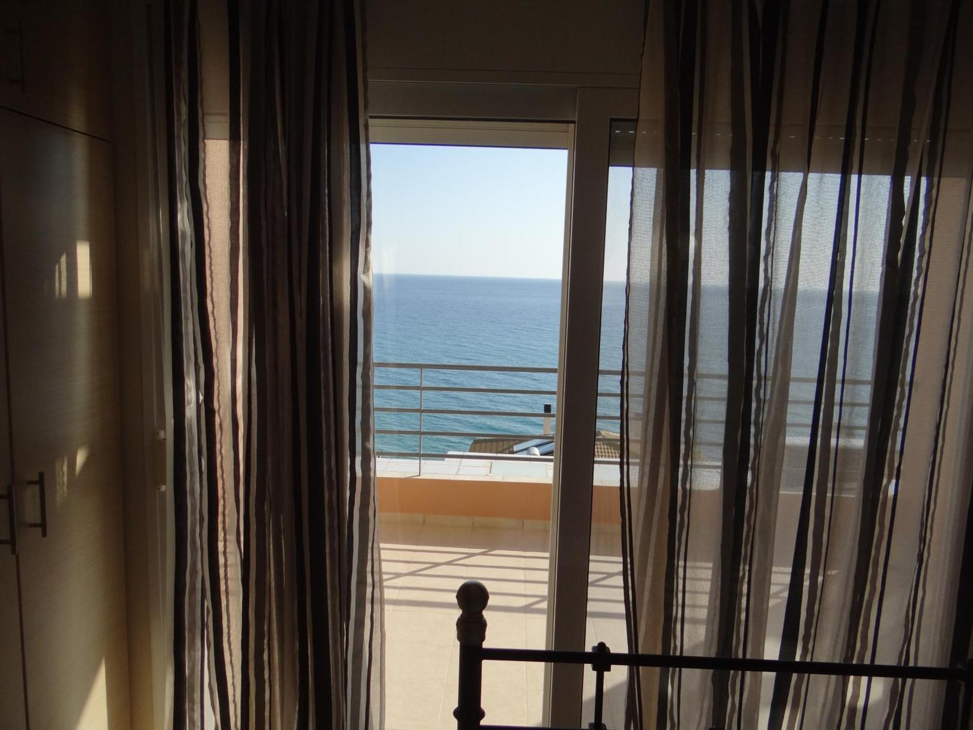 Aperanto House Paralia Loutsas Rum bild