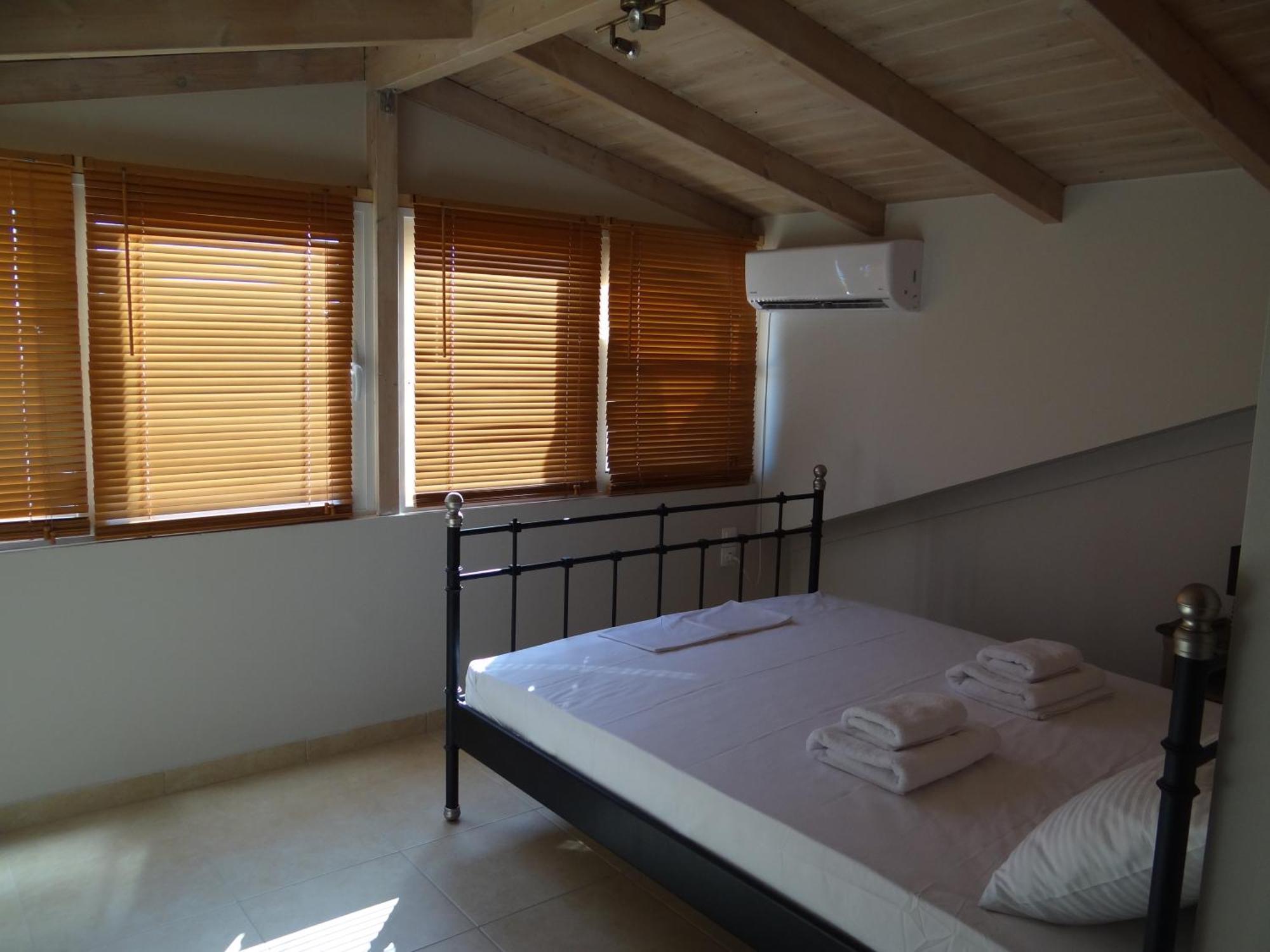 Aperanto House Paralia Loutsas Rum bild