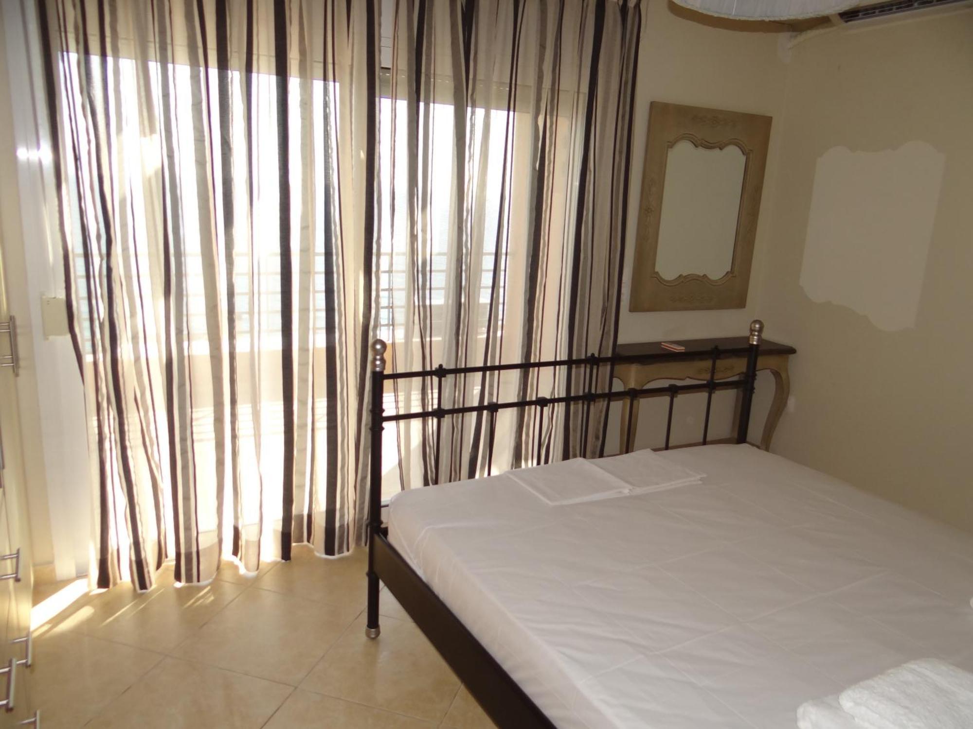 Aperanto House Paralia Loutsas Rum bild
