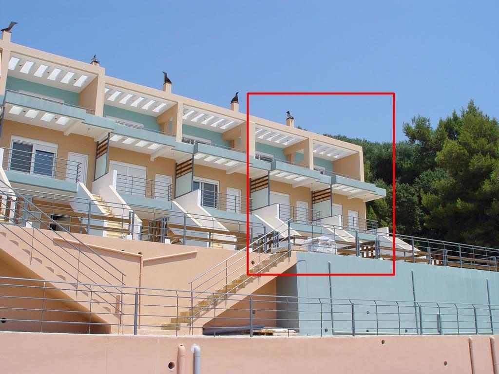 Aperanto House Paralia Loutsas Exteriör bild