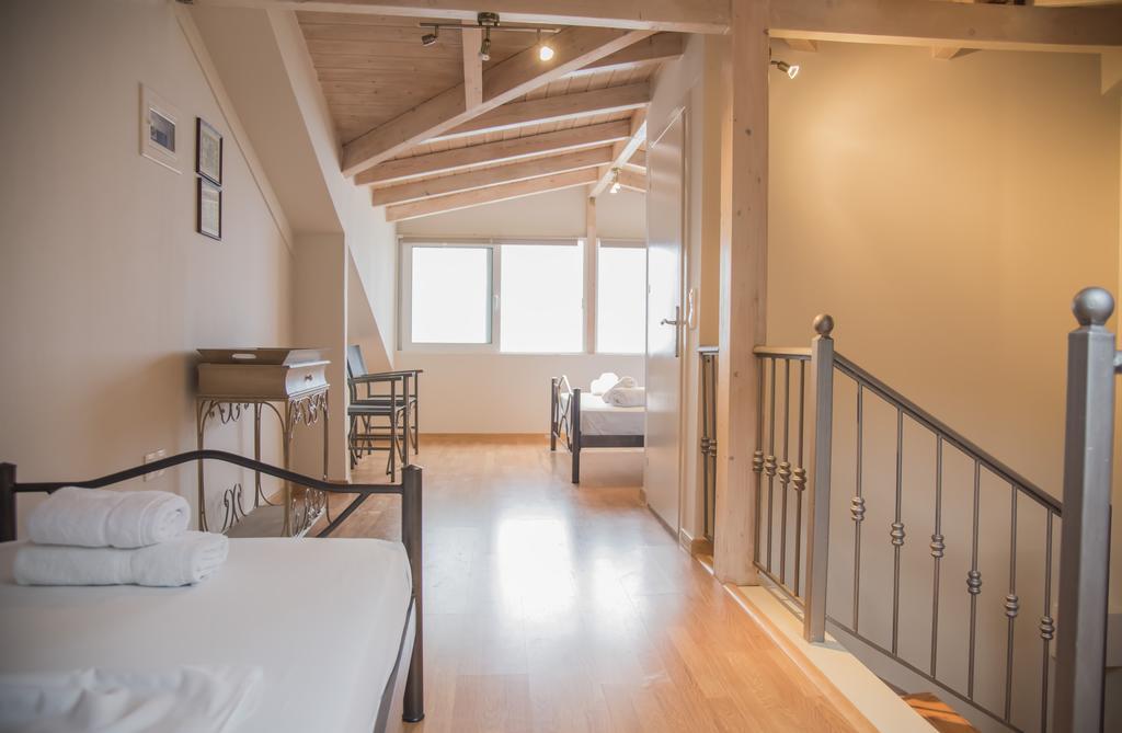 Aperanto House Paralia Loutsas Exteriör bild